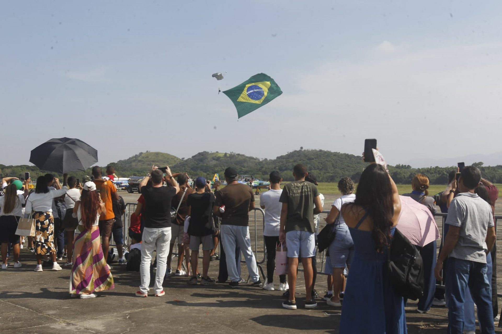Famílias se encantam com show aéreo no MUSAL Airshow 2026, neste sábado (16) - Reginaldo Pimenta/Agência O Dia
