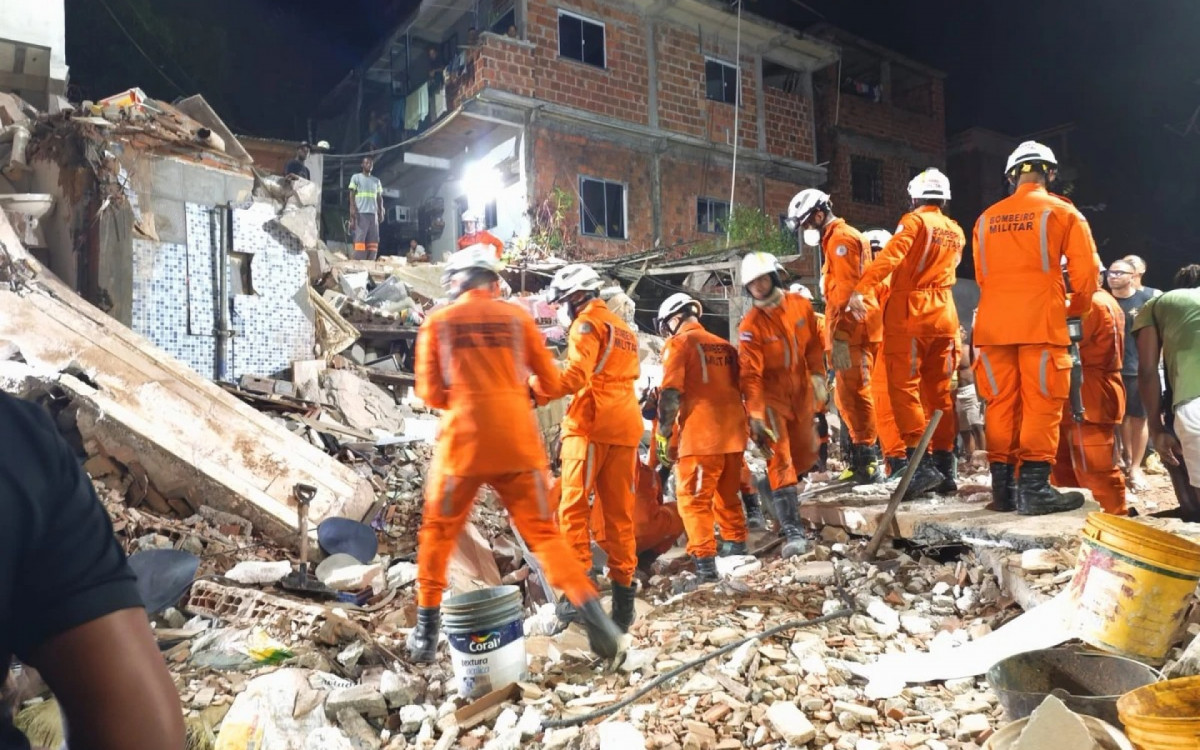 Bombeiros localizaram terceira vítima na madrugada deste domingo (17)