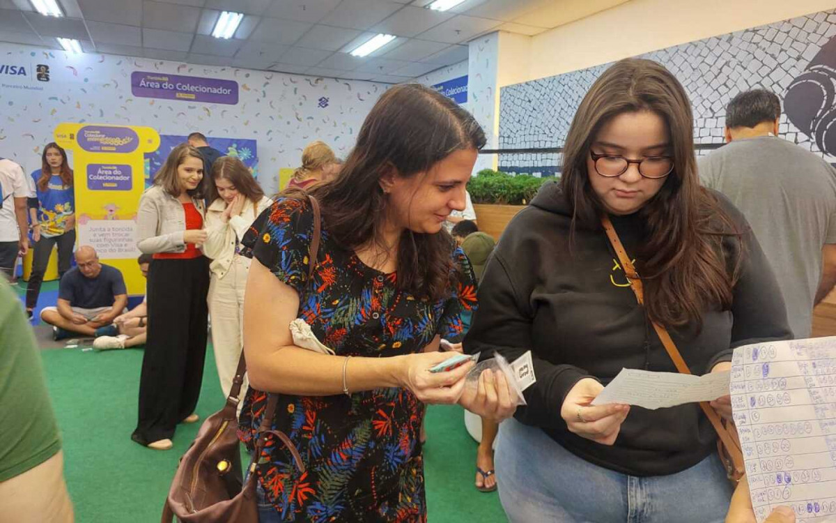Shopping no RJ lan&ccedil;a espa&ccedil;o para troca de figurinhas da Copa do Mundo