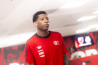 Flamengo se manifesta sobre vídeo viralizado de Plata curtindo a noite