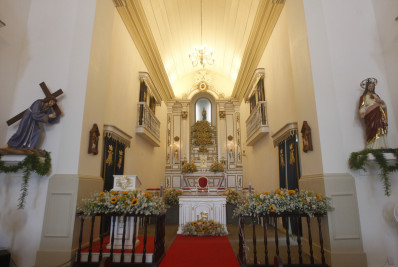 Moradores da Ilha celebram reabertura de igreja histórica