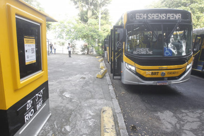 Passageiros avaliam primeiro dia de operação da linha Ilha x Tijuca