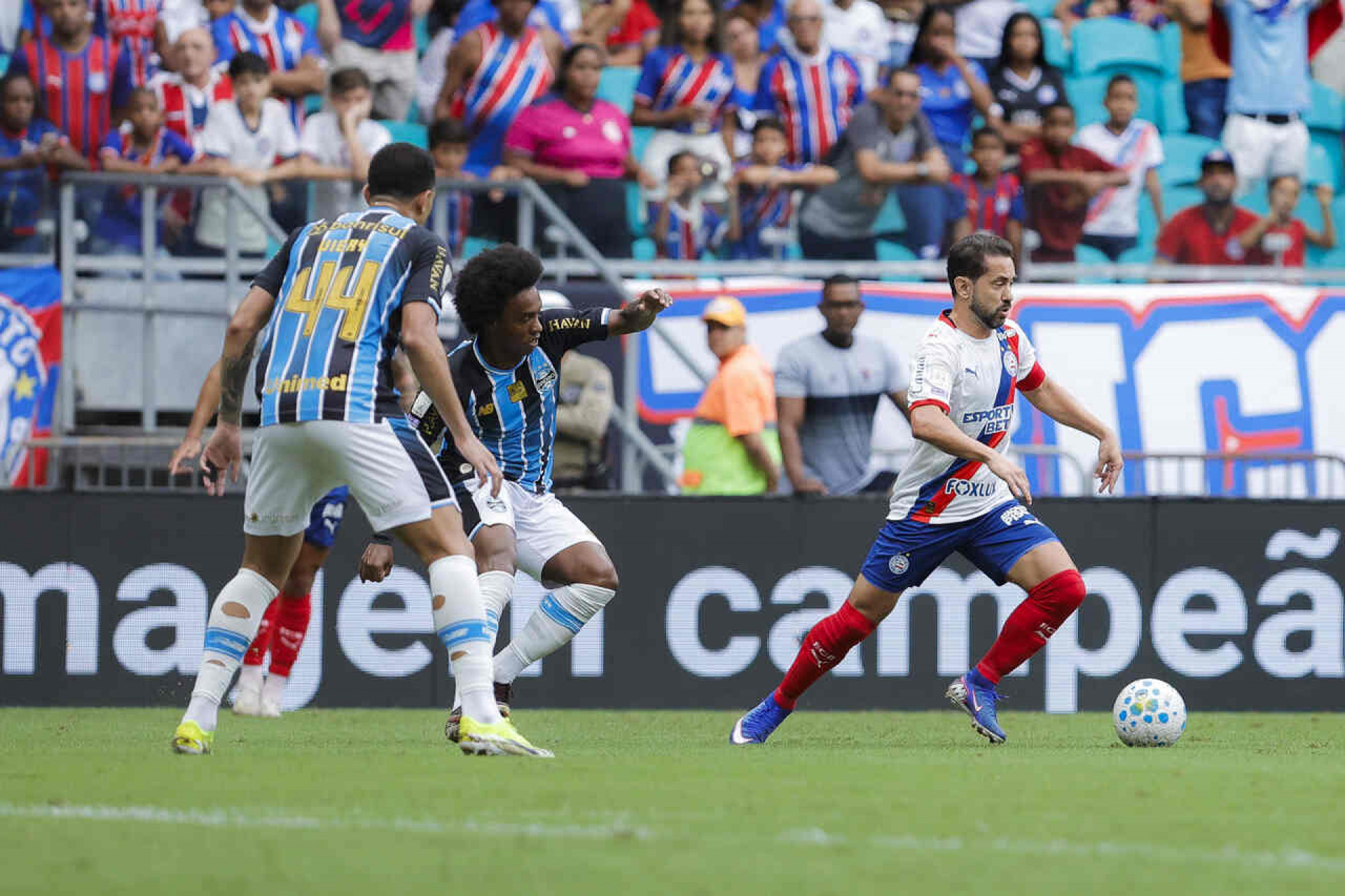 Em jogo tenso, Bahia e Gr&ecirc;mio ficam no empate pelo Brasileir&atilde;o