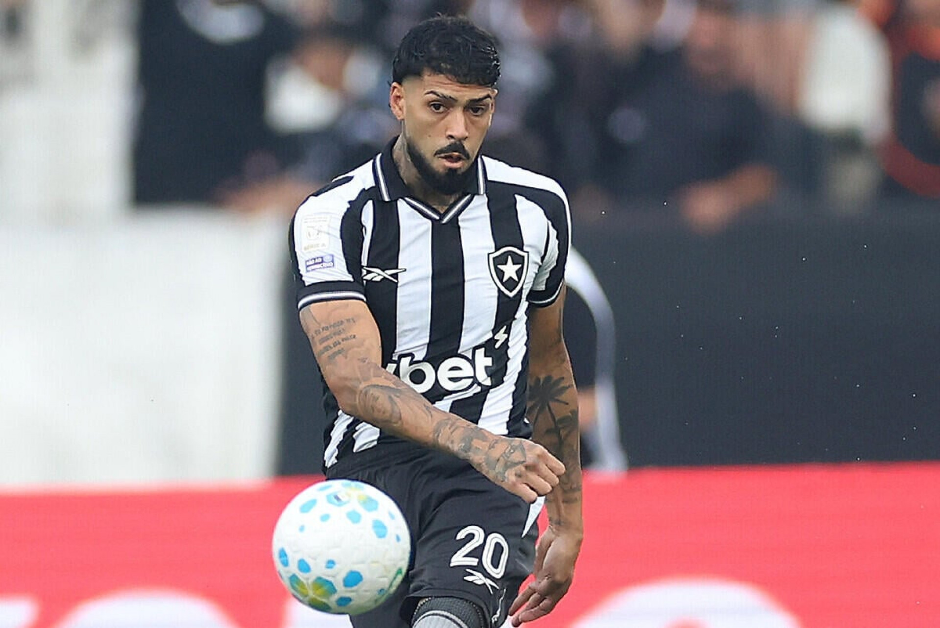 Barboza chora em despedida do Nilton Santos: “Sabia que seria meu &uacute;ltimo jogo”