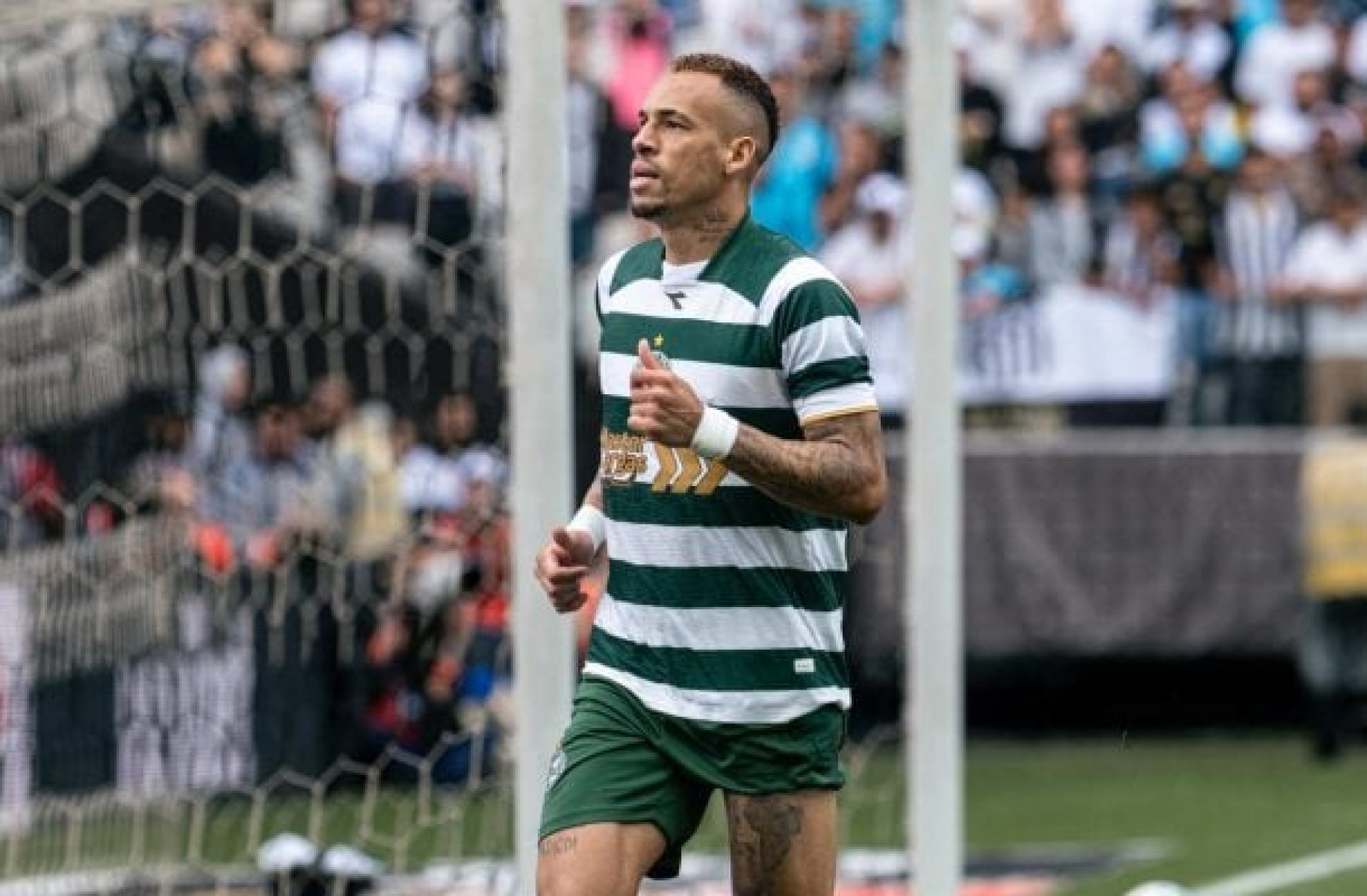 Santos perde para o Coritiba em jogo marcado por pol&ecirc;mica com Neymar