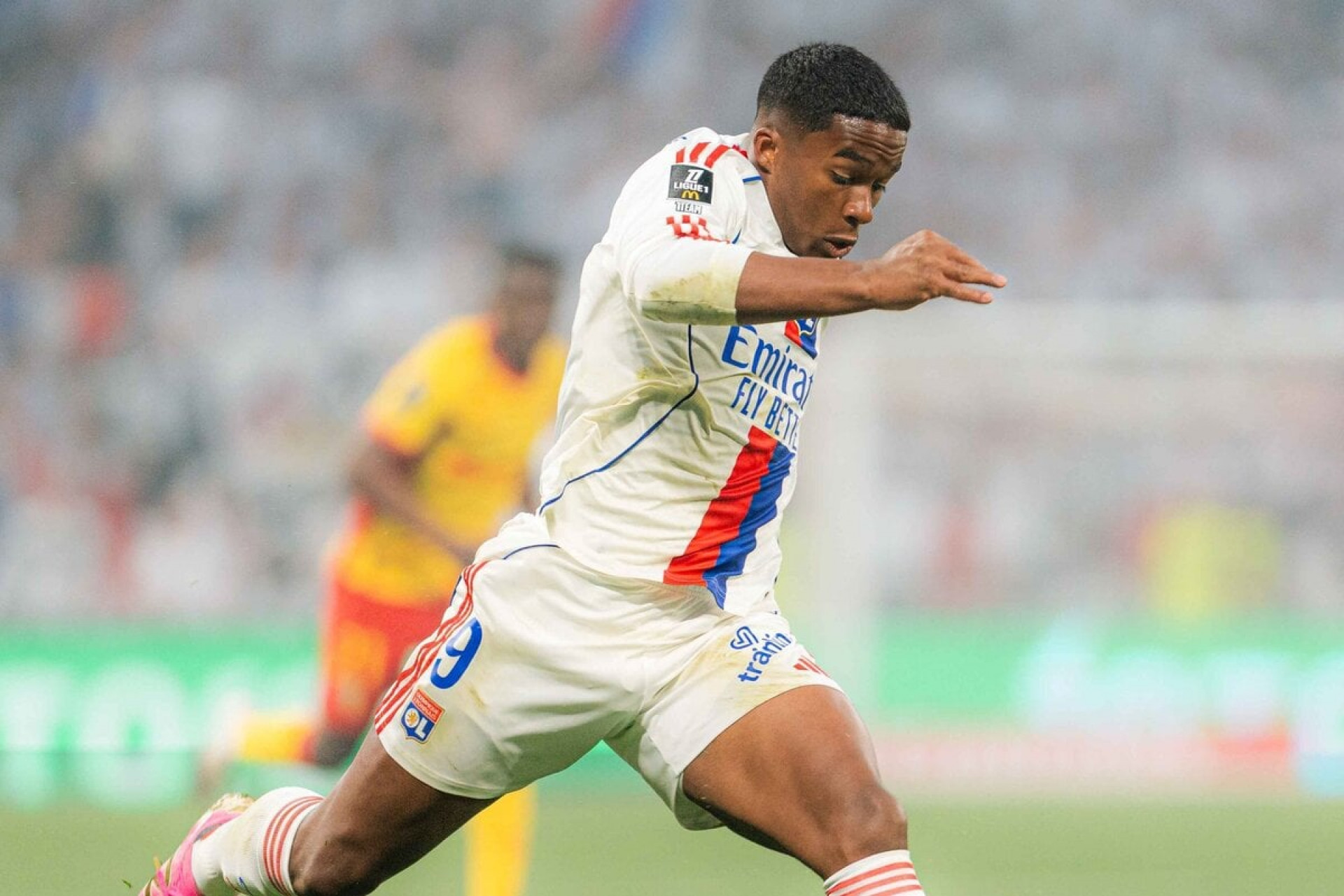 Na despedida de Endrick, Lyon leva goleada do Lens no Franc&ecirc;s