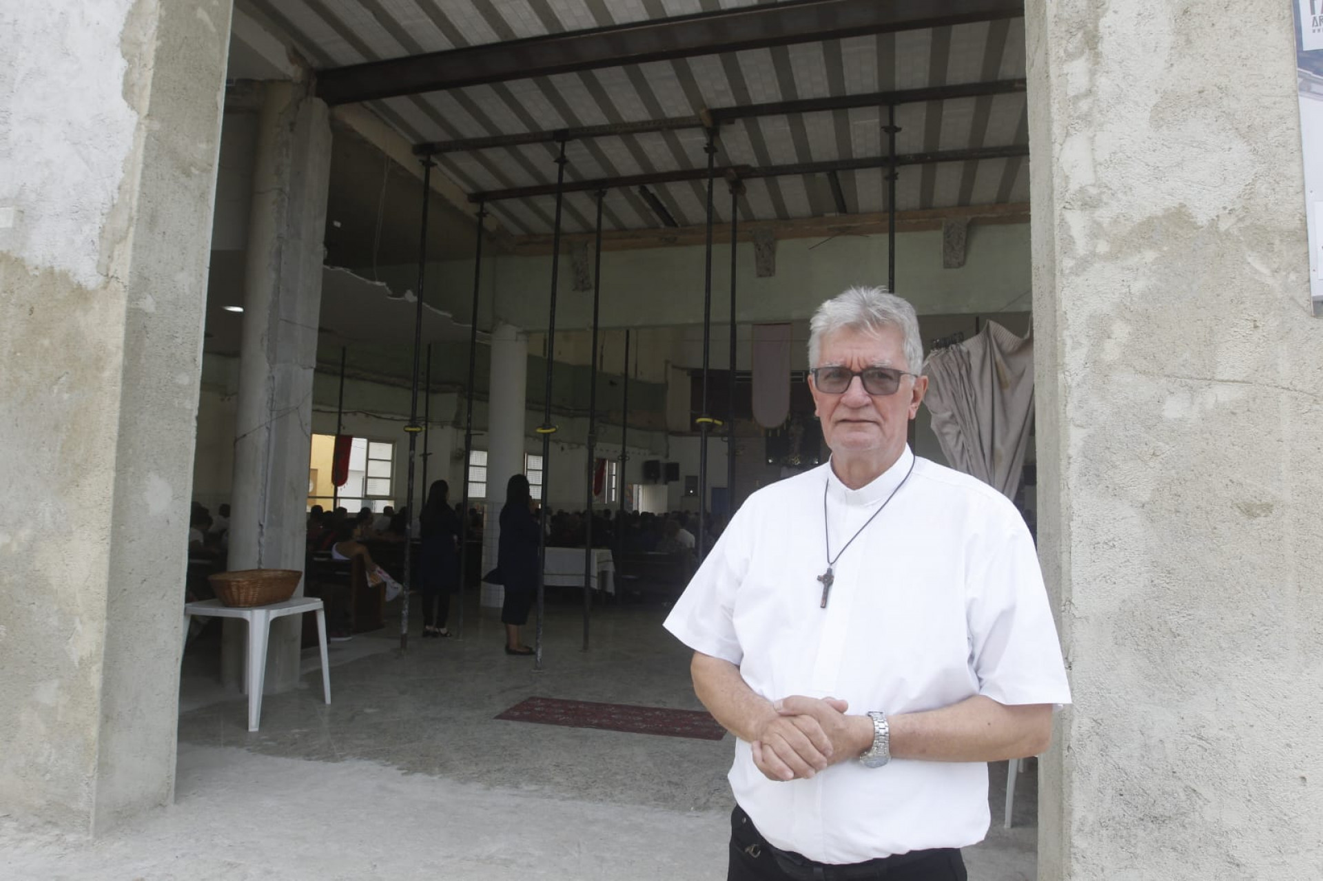 Di&aacute;cono Ricardo Teixeira no Santu&aacute;rio Nossa Senhora d'Ajuda, Diogo Espagolla - Reginaldo Pimenta/Ag&ecirc;ncia O Dia