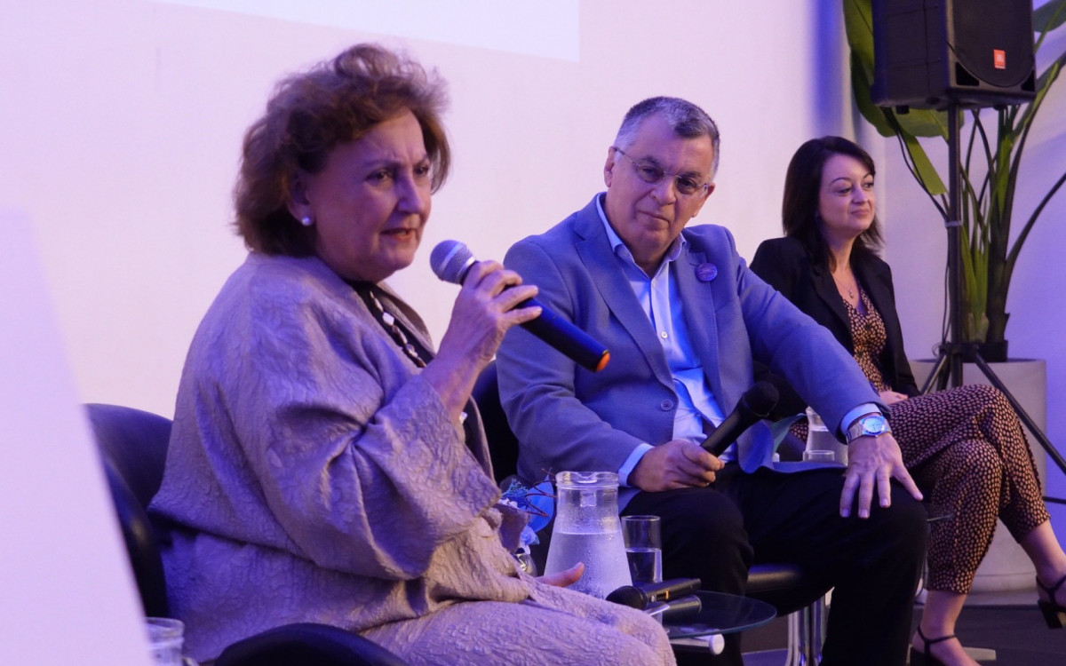 Margareth Dalcomo (à esq.), Édison Carlos e Maria Fantinatti levaram o tema a um público atento