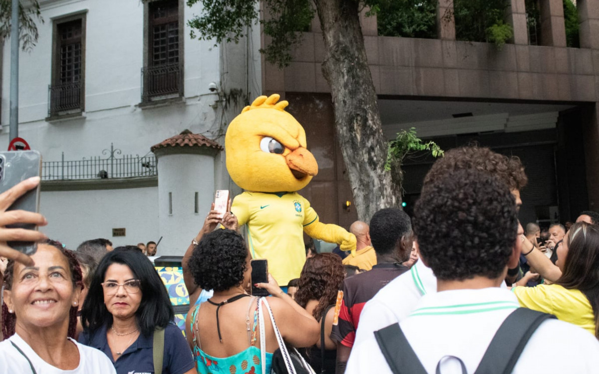 Festa dos torcedores brasileiros nos arredores do Museu do Amanhã