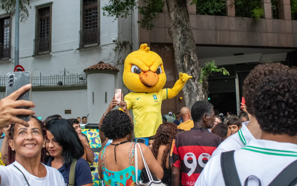 Festa dos torcedores brasileiros nos arredores do Museu do Amanhã