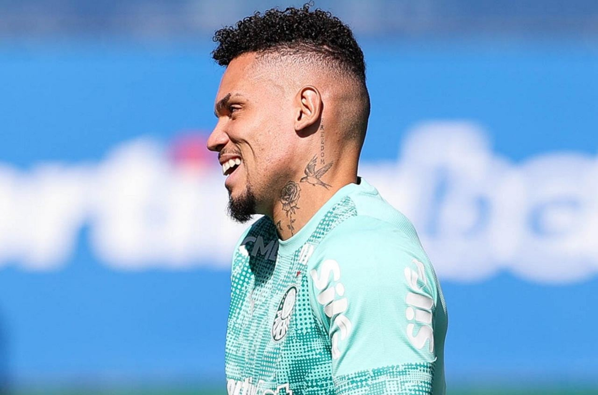 Palmeiras mant&eacute;m cautela com Paulinho em meio &agrave; dura crise no ataque