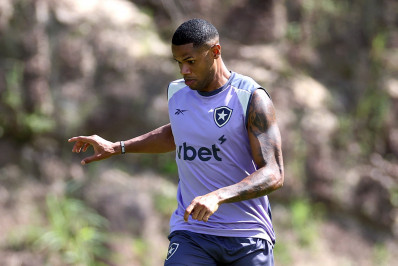 Com lesão no pé, Júnior Santos só deverá voltar ao Botafogo depois da Copa do Mundo
