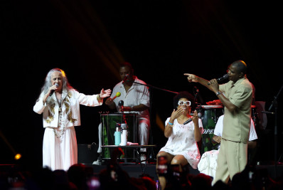 Pretinho da Serrinha recebe Maria Bethânia em show na Zona Sul