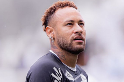 CBF pede para Neymar fazer exame às vésperas da convocação para a Copa