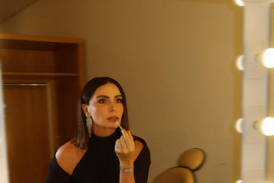 Giovanna Antonelli exibe corpo definido em fotos ousadas de body cavado