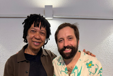 Djavan prestigia espetáculo de Gregorio Duvivier no Rio