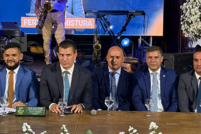 Douglas Ruas critica travamento de recursos durante solenidade em São Pedro