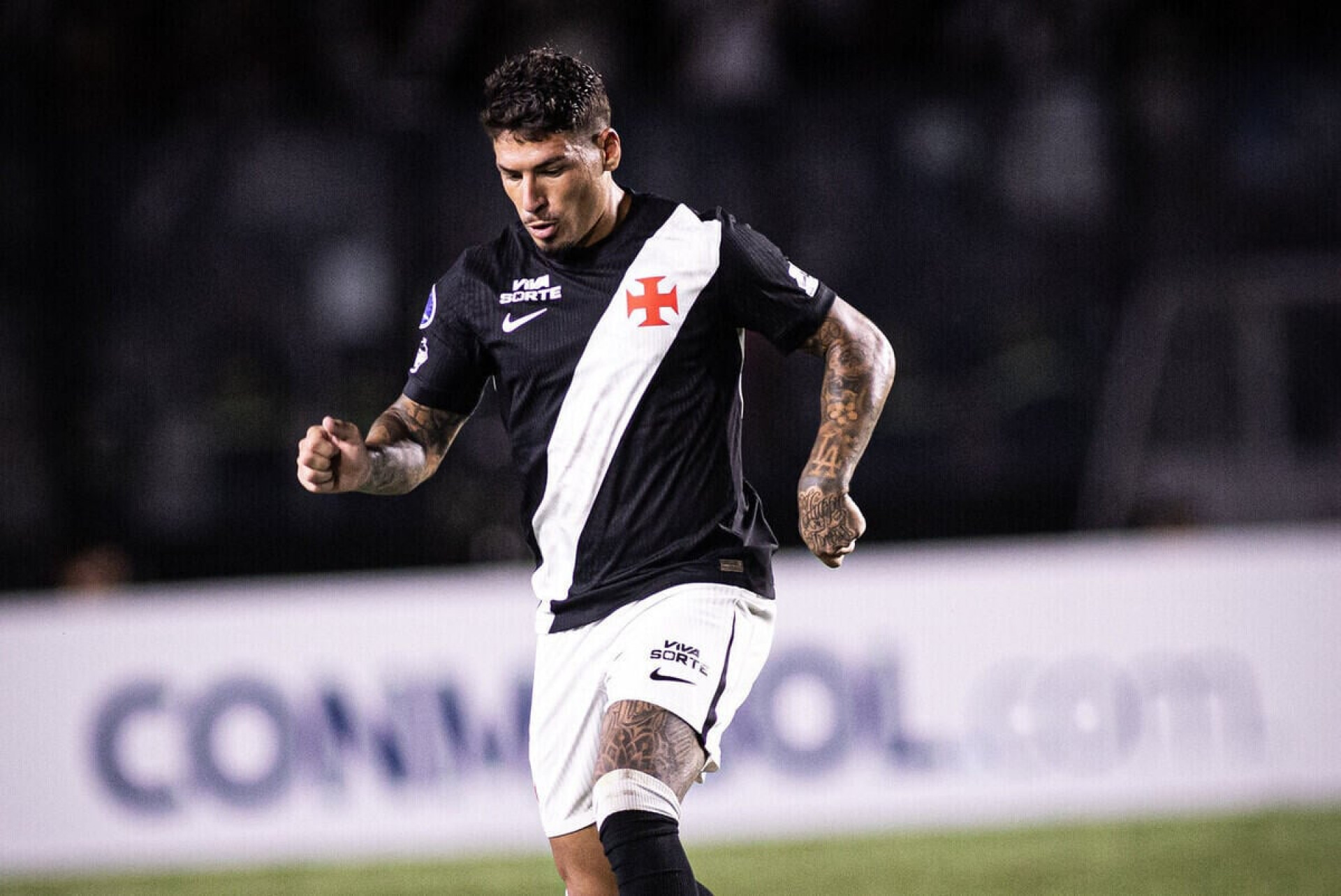 Defesa do Vasco tem n&uacute;meros de rebaixamento e Renato tenta mudar panorama