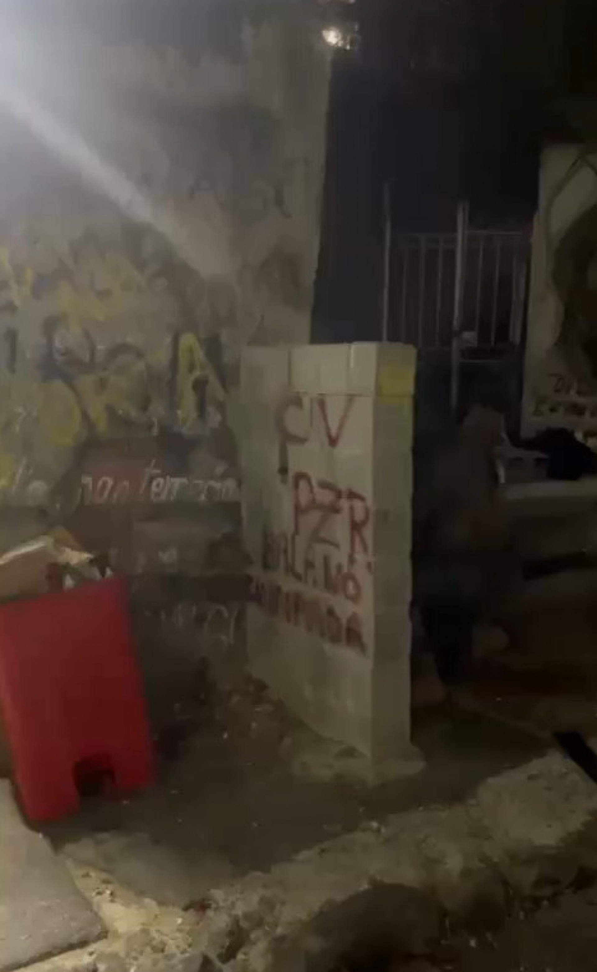 Agentes localizaram muros com seteiras durante a&ccedil;&atilde;o - Divulga&ccedil;&atilde;o / PMERJ