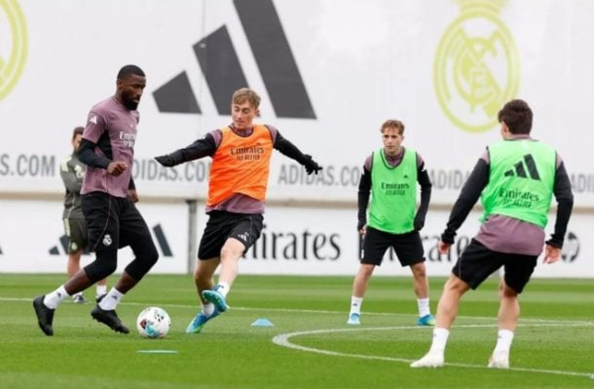 Real Madrid encaminha renova&ccedil;&atilde;o de Rudiger para a pr&oacute;xima temporada