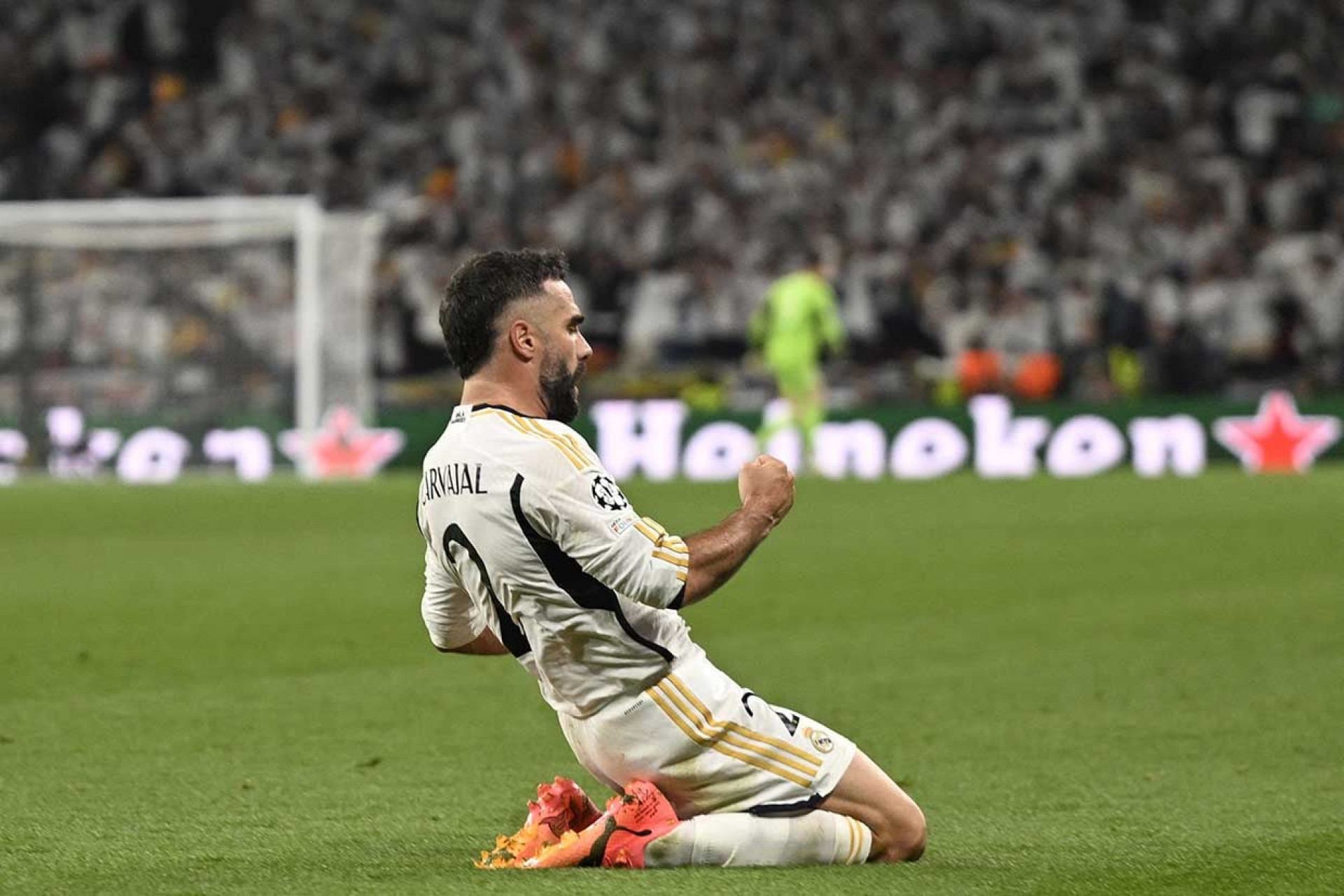 Real Madrid comunica sa&iacute;da de Carvajal no fim da temporada