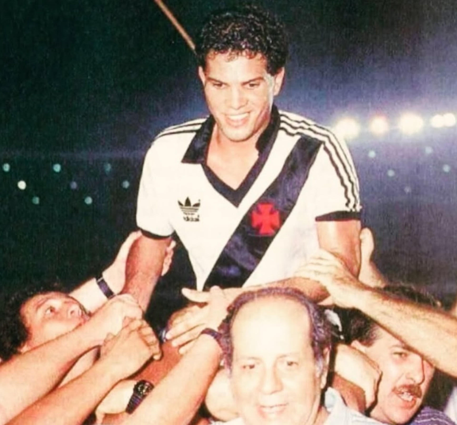 Geovani Silva conquistou cinco títulos cariocas e um Campeonato Brasileiro pelo Vasco - Divulgação / Instagram