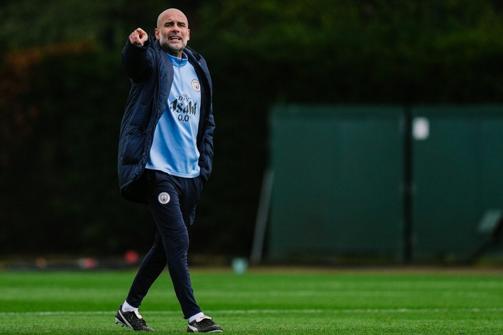 Guardiola deixar&aacute; o Manchester City ap&oacute;s dez temporadas, diz jornal