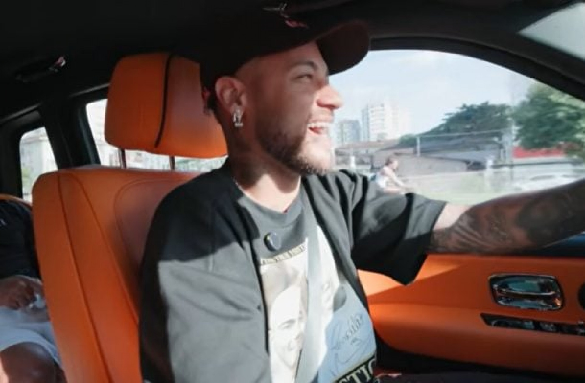Neymar desvia foco de convoca&ccedil;&atilde;o e bomba nas redes sociais com v&iacute;deo intimista