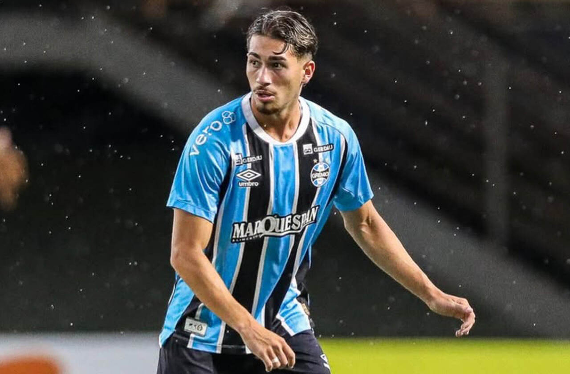 Gr&ecirc;mio perde jovens titulares, e Lu&iacute;s Castro ganha refor&ccedil;os contra o Santos