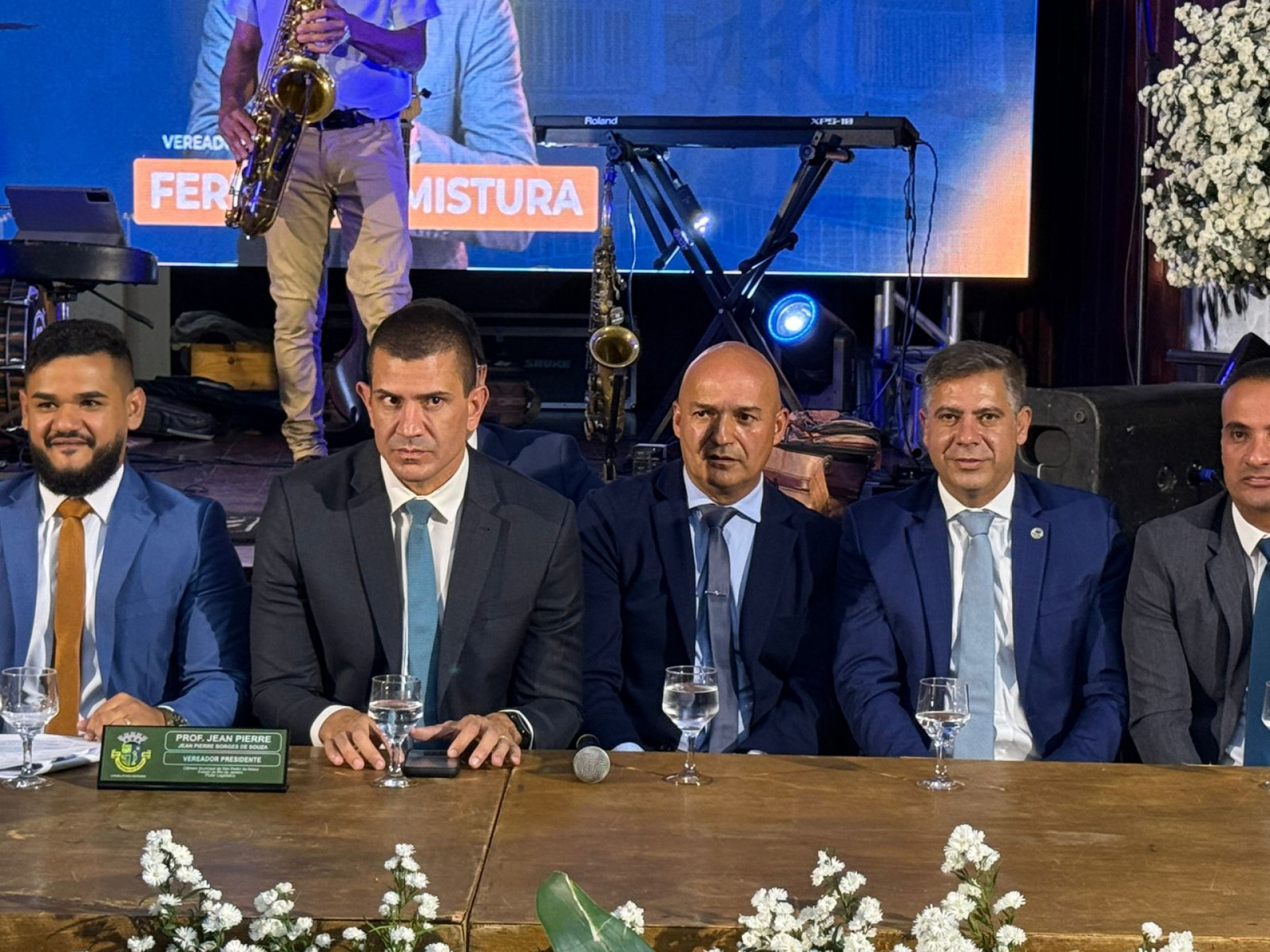 Sessão solene pelos 409 anos de São Pedro da Aldeia reuniu autoridades e moradores no SPEC. - Reprodução/ Renata Cristiane