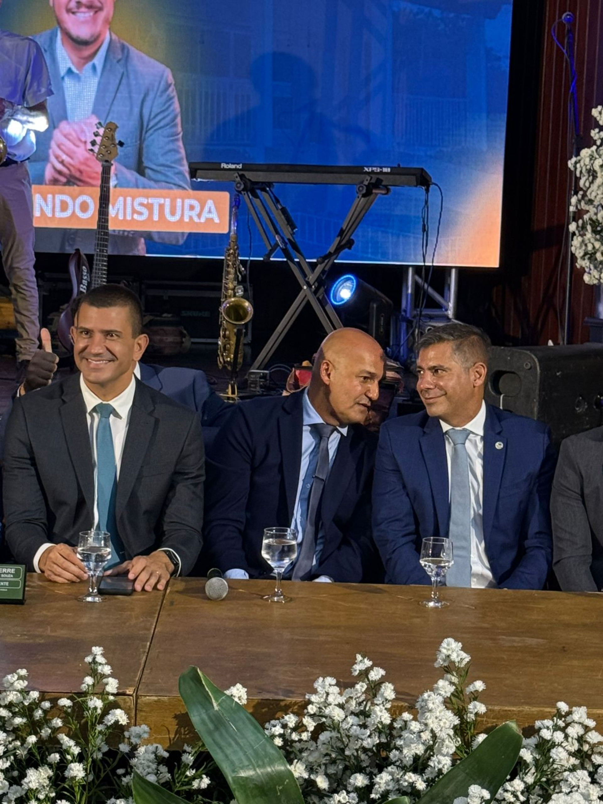 Câmara Municipal promoveu cerimônia marcada por homenagens e articulação política regional. - Reprodução/ Renata Cristiane