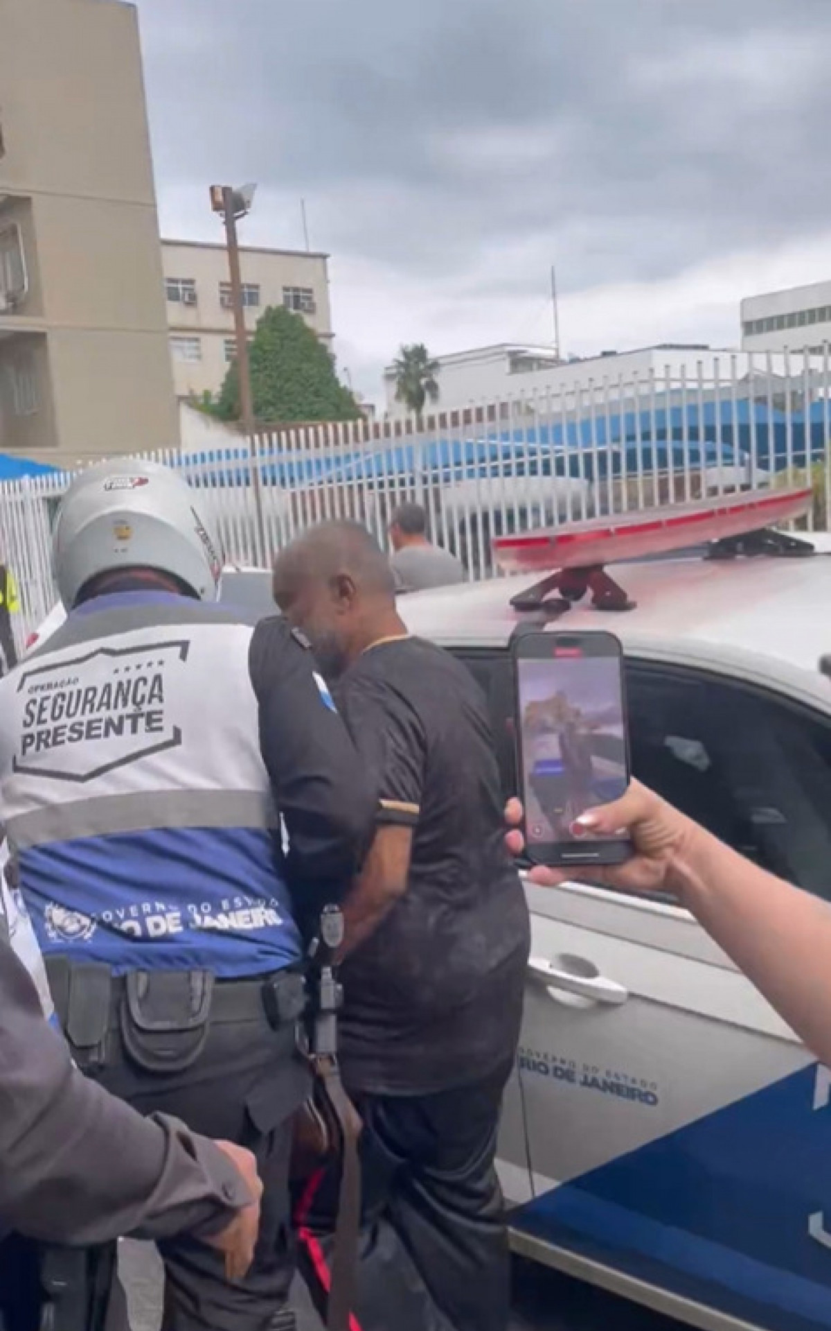 Homem é preso por abusar sexualmente de jovem