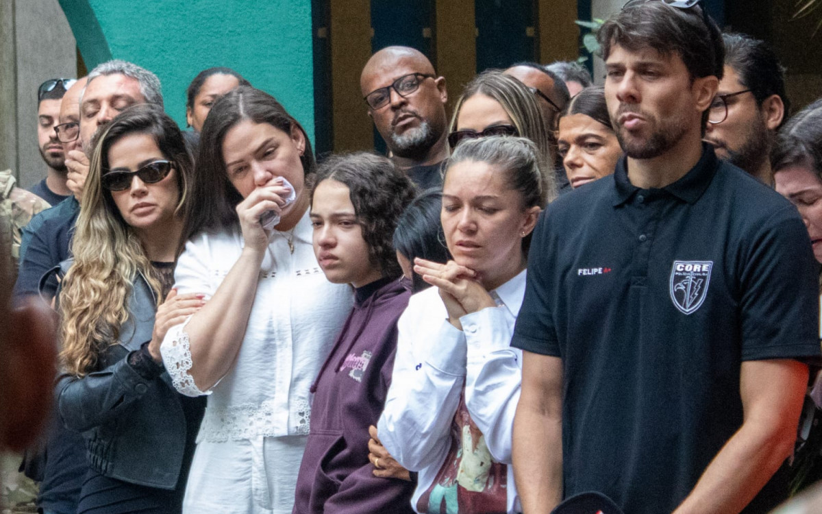 A viúva Keidna Marques bastante emocionada - Erica Martin/O DIA