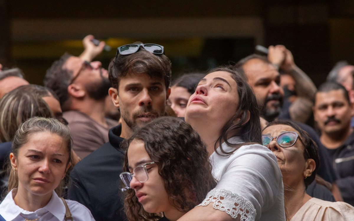 Velório do piloto policial civil Felipe Monteiro Marques que morreu um ano após ser baleado em uma operação na vila aliança a cerimônia foi no crematório e cemitério vertical da penitência Zona Norte do Rio de Janeiro na tarde desta terça-feira (19)
- Erica Martin/O DIA