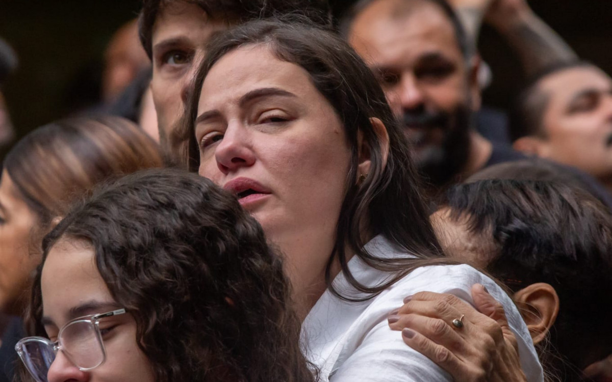 A viúva Keidna Marques bastante emocionada - Erica Martin/O DIA
