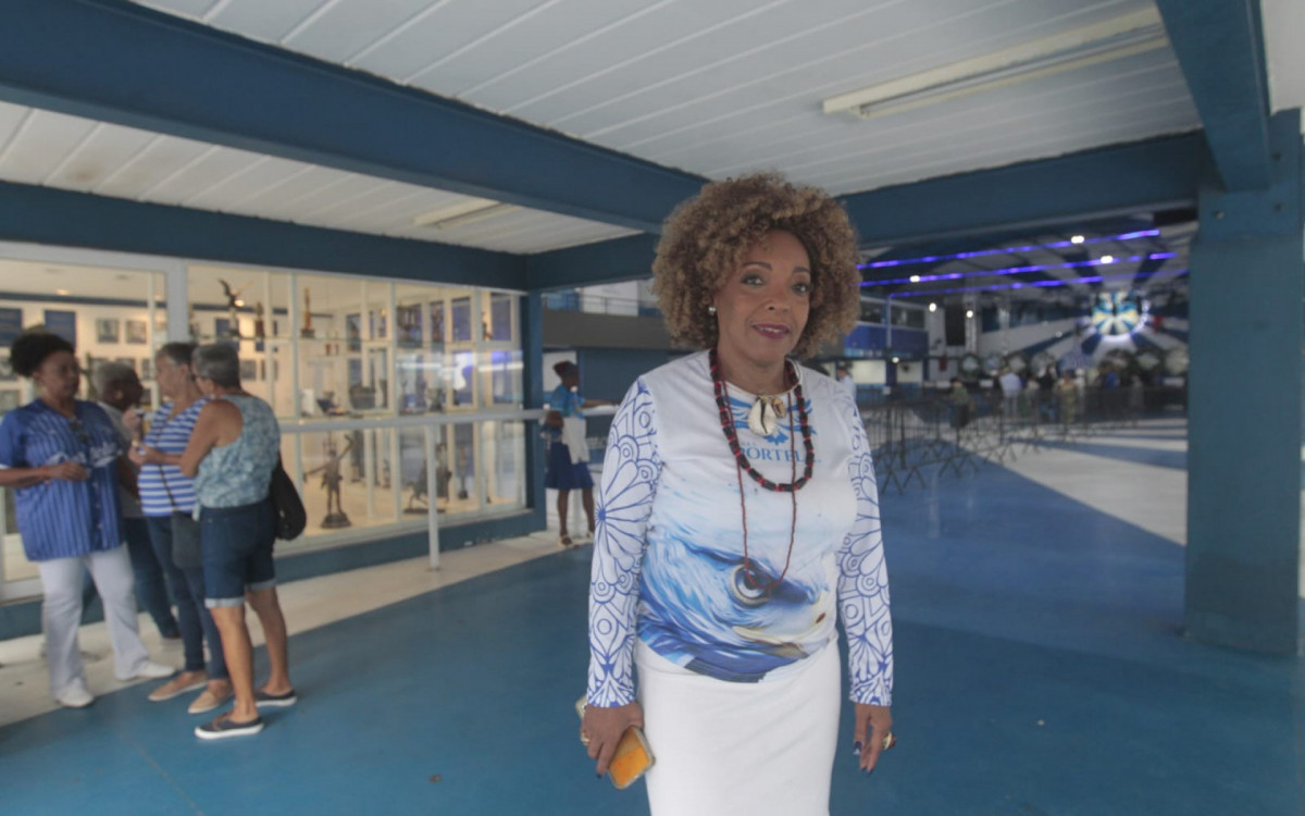 Nilce Fran, vice-presidente da Portela no velório de Noca da Portela