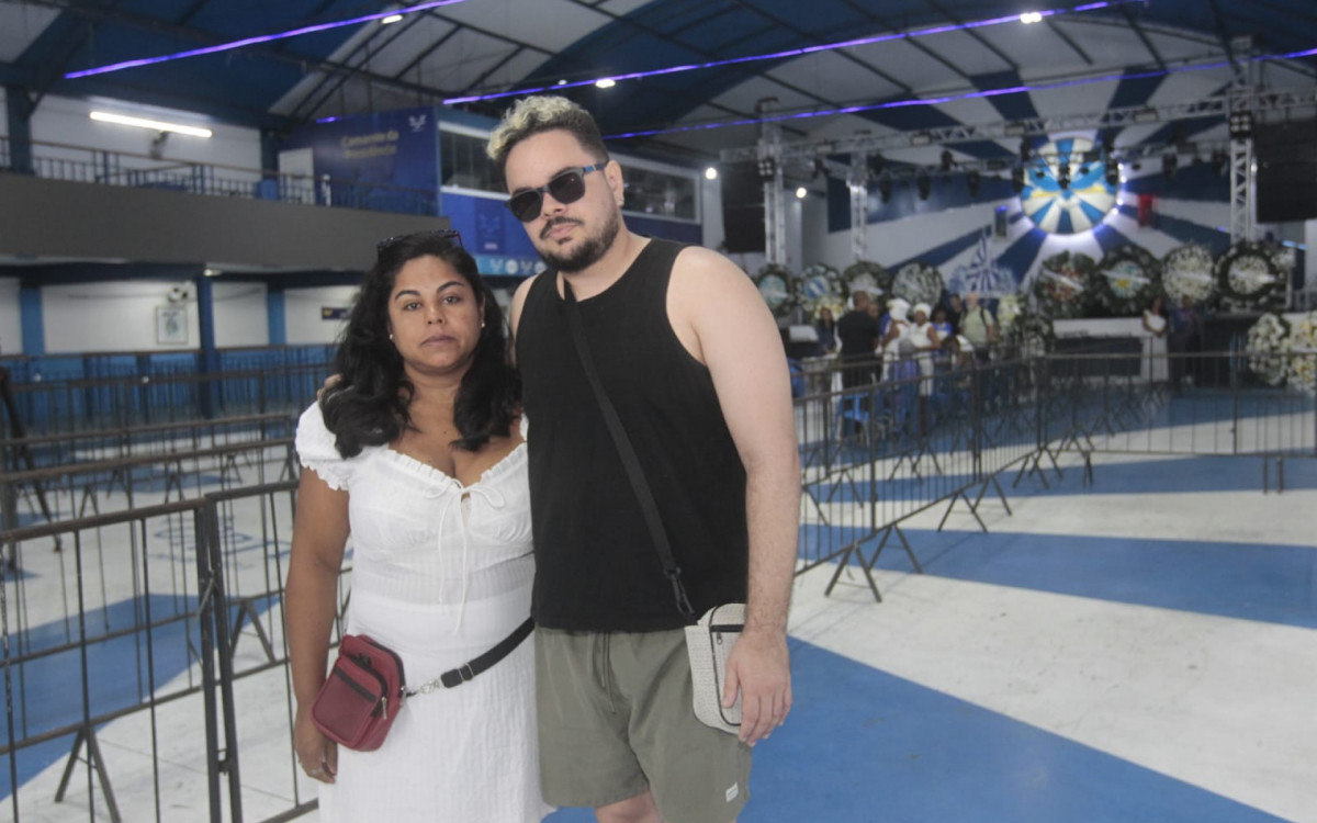 Casal de turistas que prestigiou a homenagem