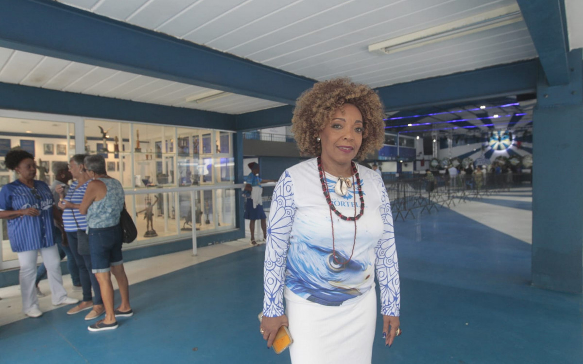 Nilce Fran, vice-presidente da Portela no velório de Noca da Portela