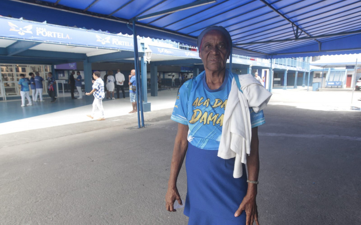 Amara César, integrante da escola da Portela