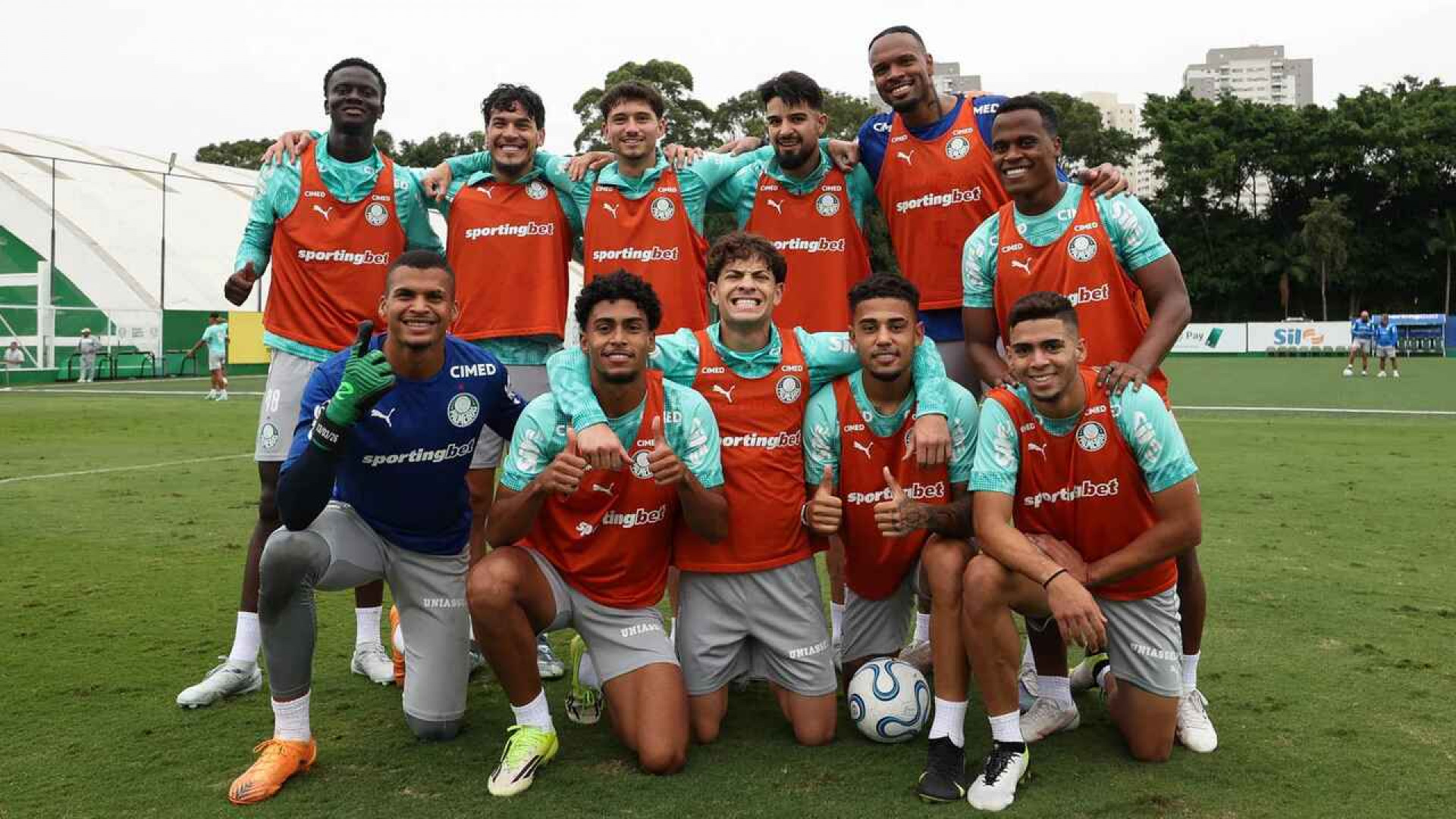 Kon&eacute;, da Costa do Marfim, &eacute; relacionado pela primeira vez no Palmeiras