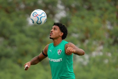 John Kennedy celebra momento e maturidade no Fluminense: 'Reflete dentro de campo'