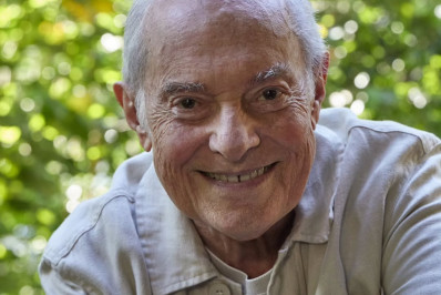 Francis Hime recebe alta após cirurgia no braço