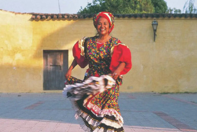 Totó La Momposina, ícone da cultura colombiana, morre aos 85 anos