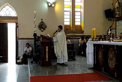 Vídeo: Padre que debochou de morte de Preta Gil pede desculpas em missa