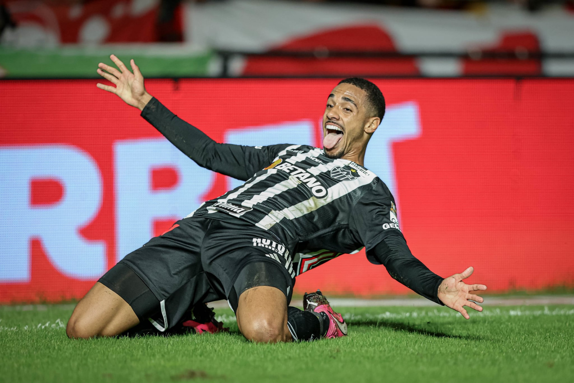 Atl&eacute;tico define retorno do zagueiro R&ocirc;mulo ap&oacute;s decis&atilde;o do Sporting