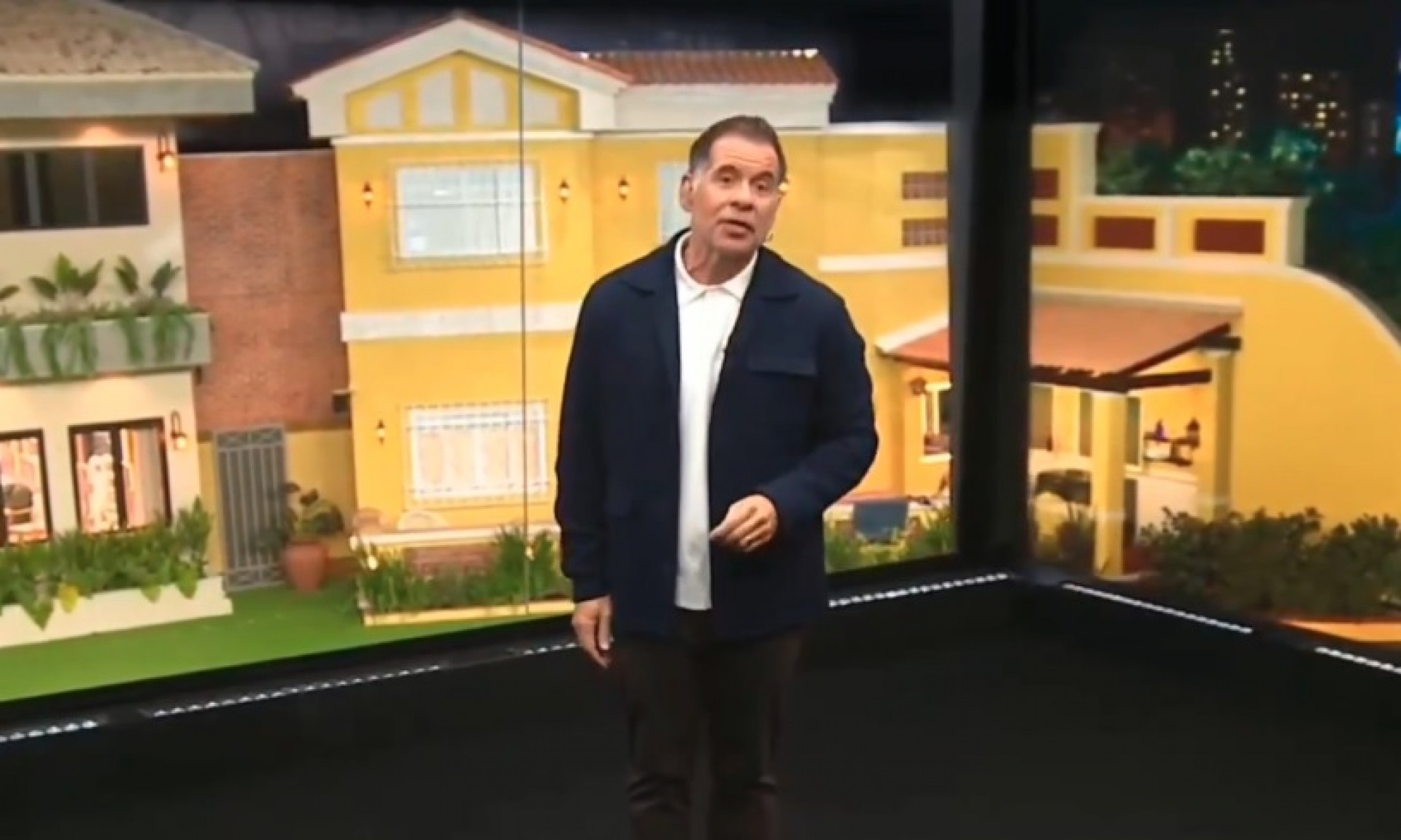 Casa do Patrão: Leandro Hassum quebra protocolo e faz agradecimento a Boninho ao vivo