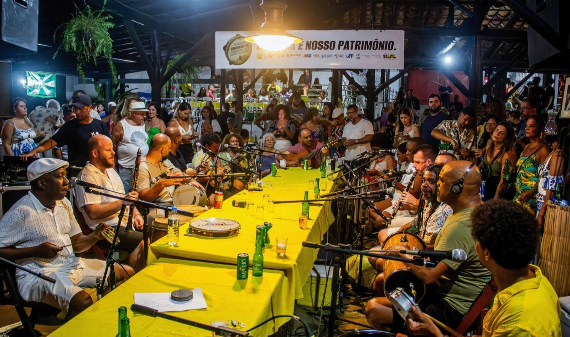 Candongueiro escala time de sambistas para encontros em Niterói