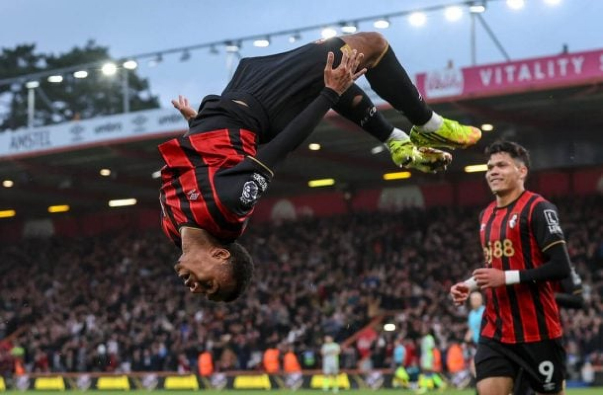 Arsenal &eacute; campe&atilde;o da Premier League ap&oacute;s empate do City com o Bournemouth