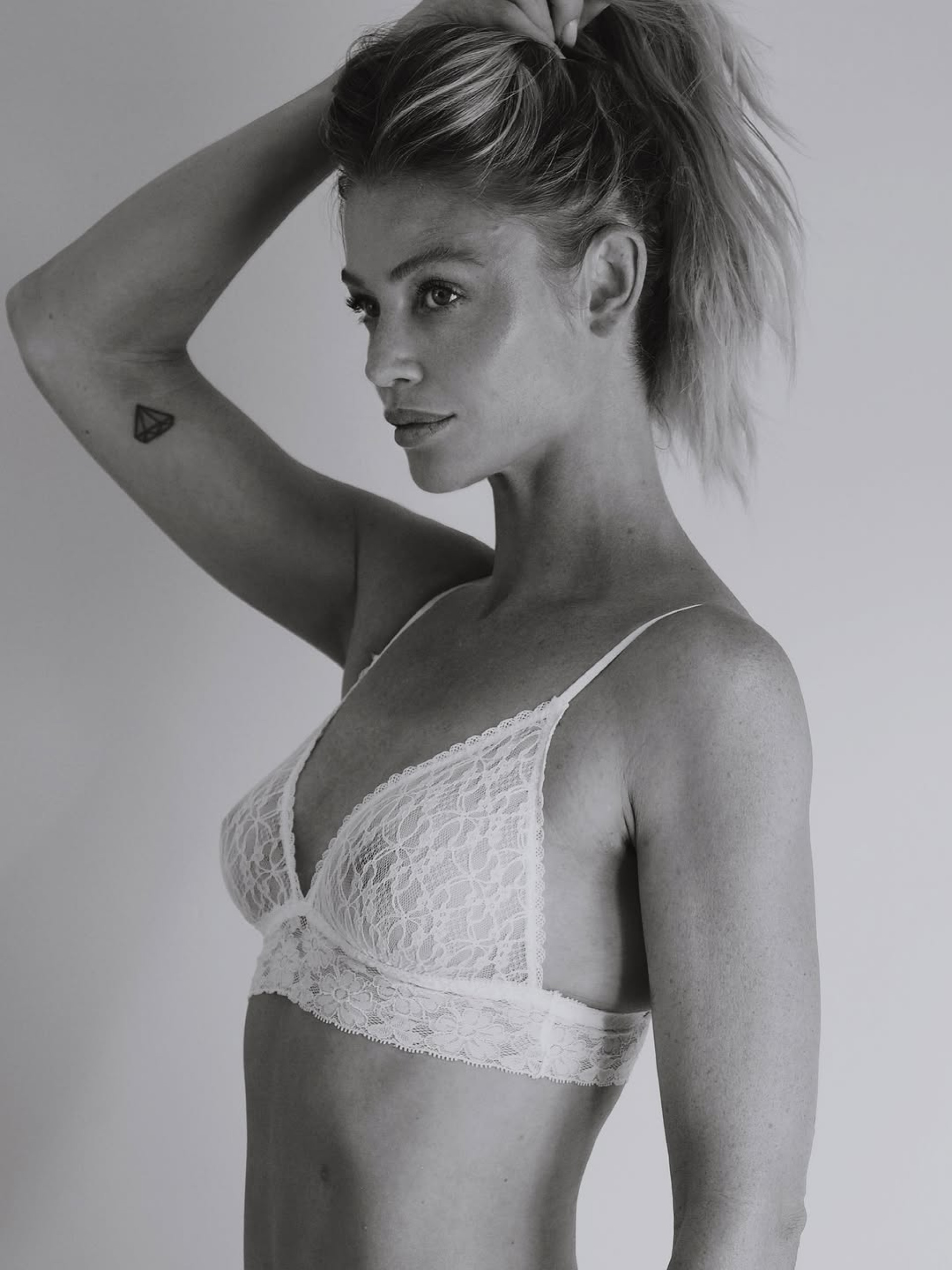 Cintia Dicker ganhou elogios em fotos nas redes sociais  - Reprodução/Instagram 