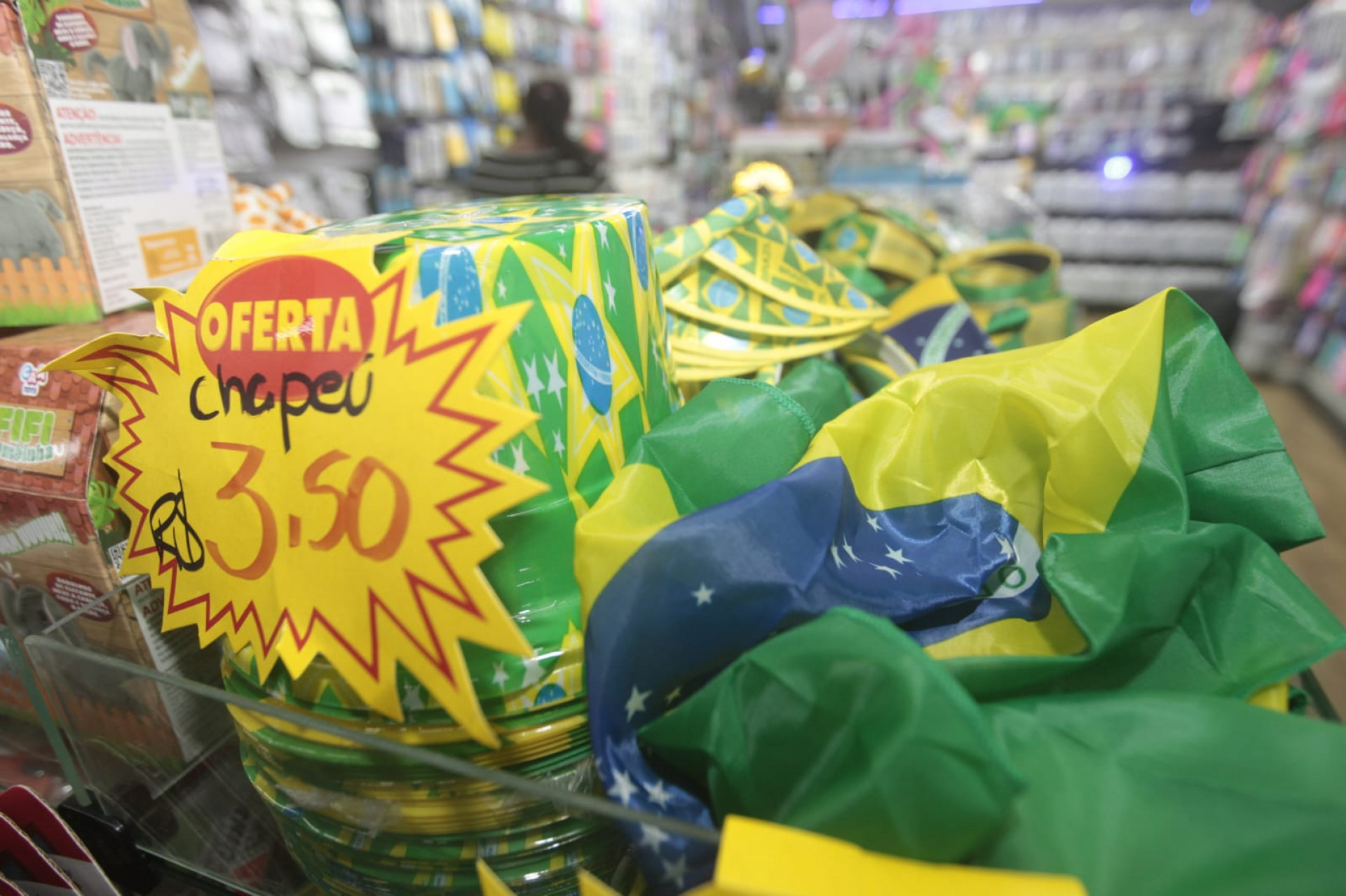 Produtos da Seleção à venda no Mercadão de Madureira - Reginaldo Pimenta / Agência O Dia